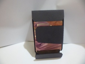 Perfume Gucci Guilty: Quando você abre a caixa e tira o perfume ele vem com esse papel. (Acho que é pra proteger...)